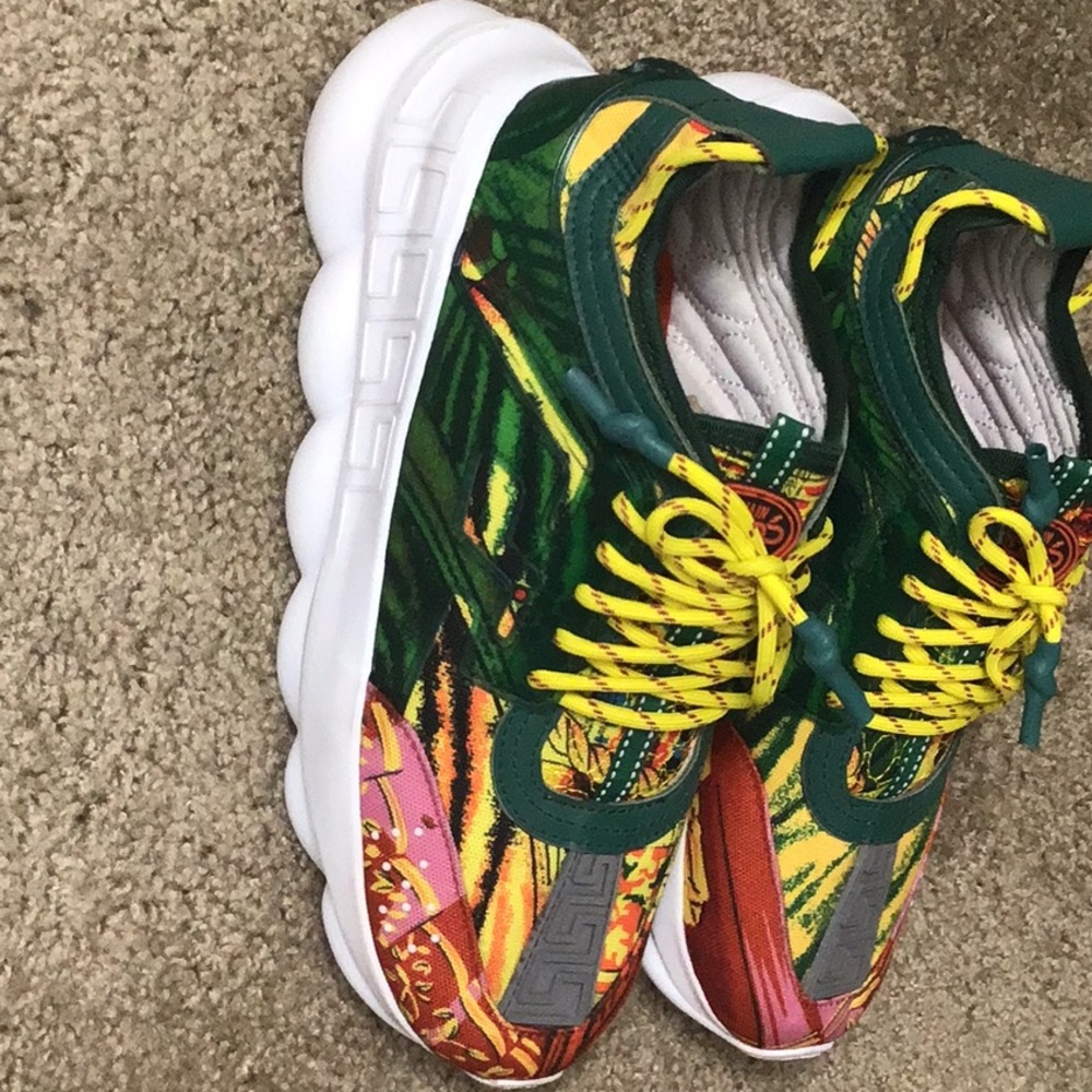 Versace chain reaction